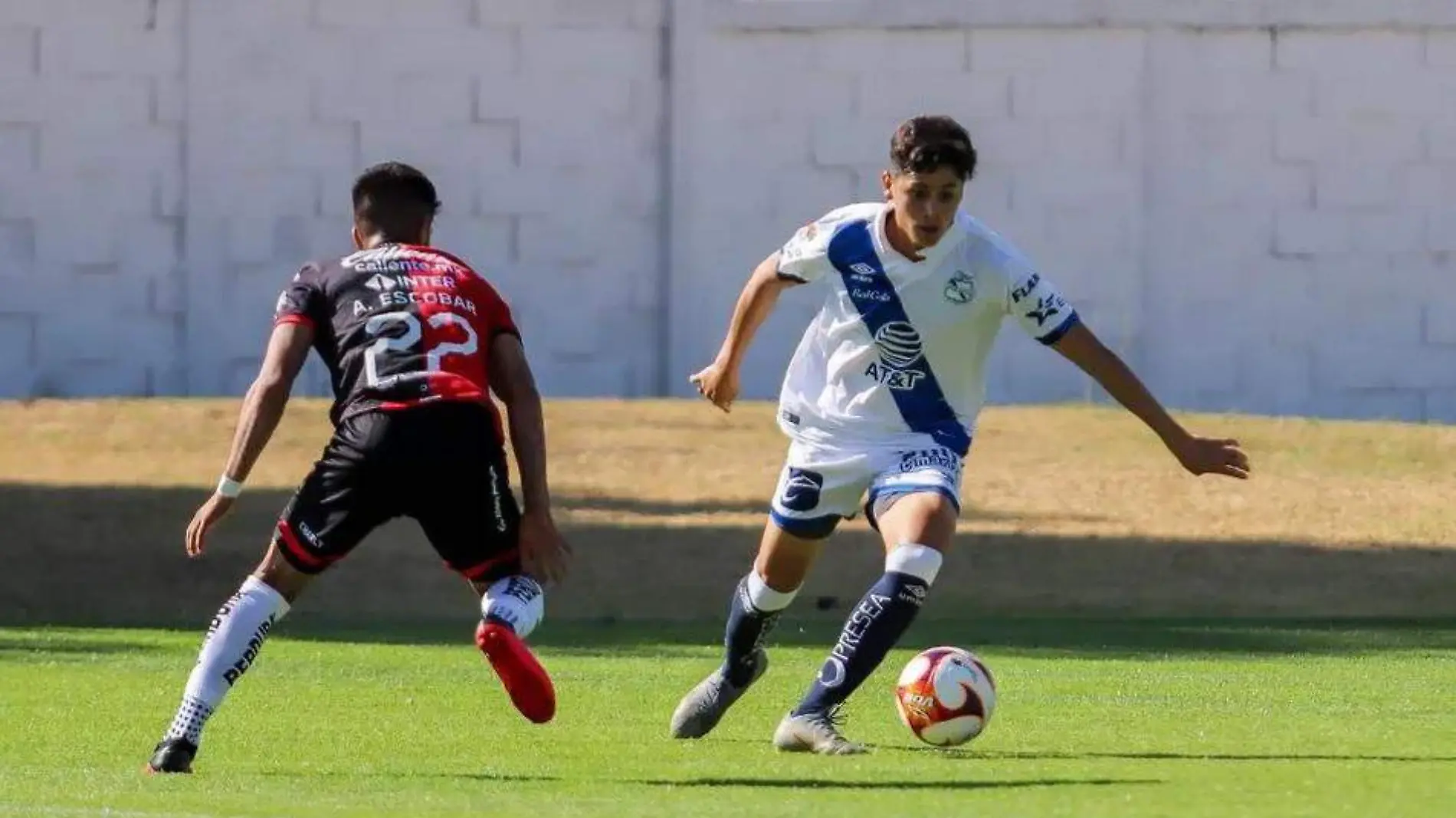 Ángel Robles, canterano del Puebla, actualmente juega el Esperanzas de Toulon